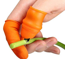 Load image into Gallery viewer, Silicone Thumb Knife with Stainless Steel Blade Fruit Vegetable Picking Thumb Knife Set